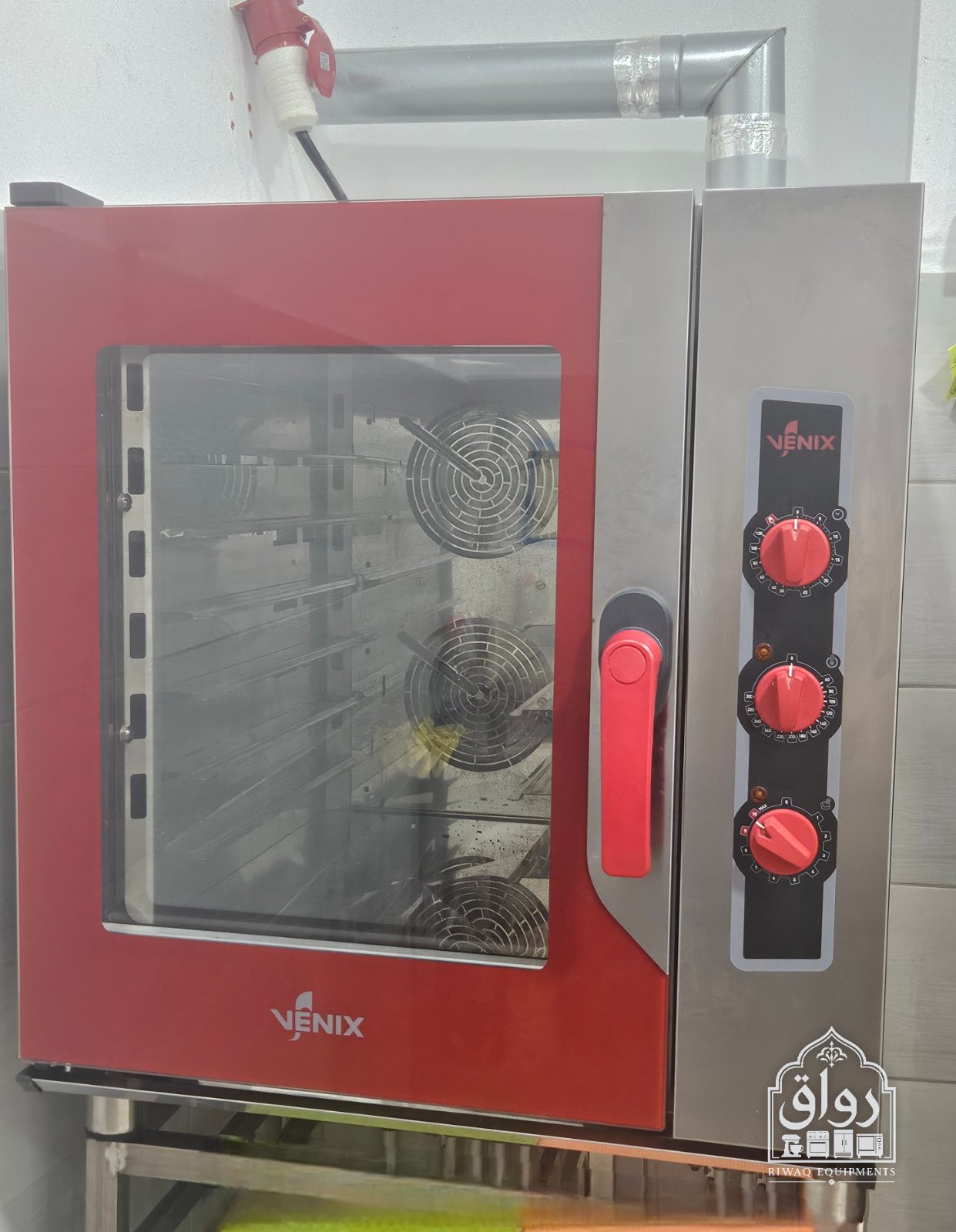 Four électrique 6 étages à vendre et un batteur 40 L