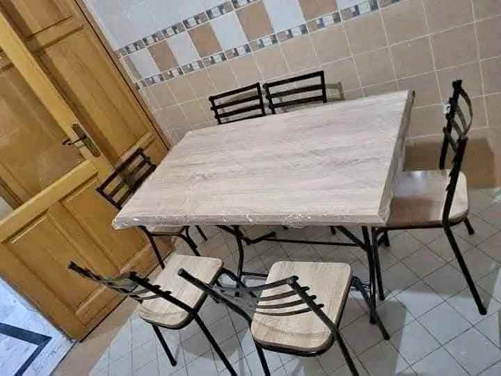 Table et 6 chaises — miniature 3