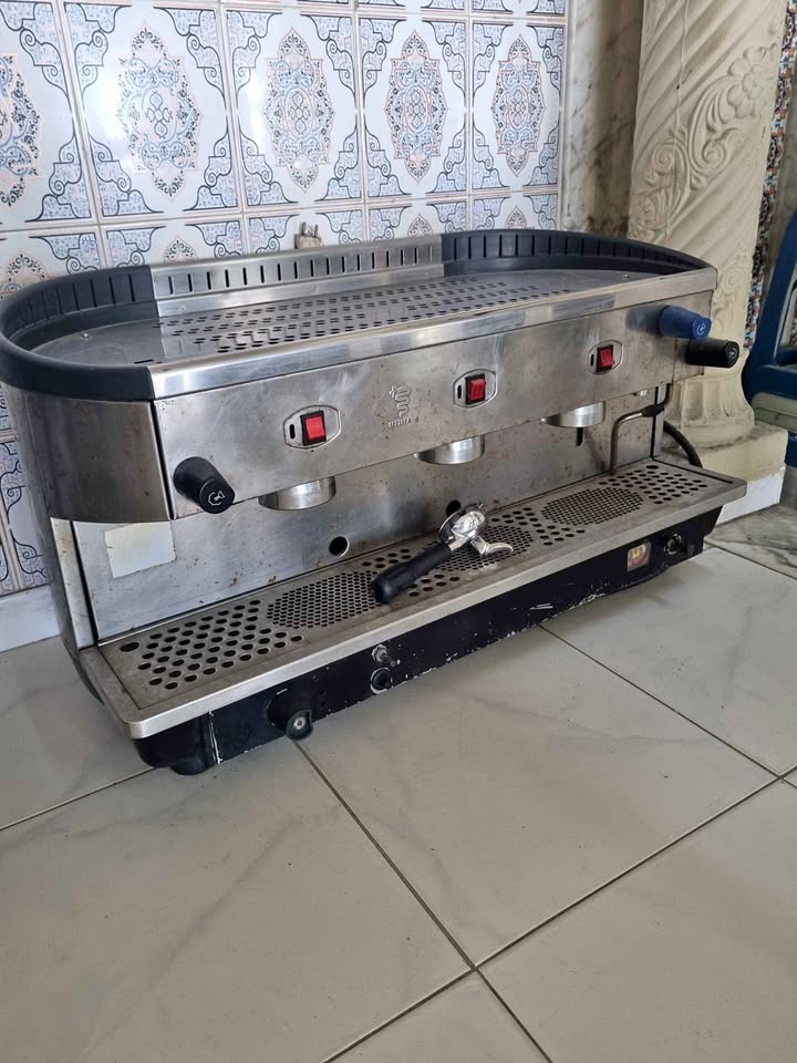 Machine à espresso professionnelle marque Bezzera(made in Italie)