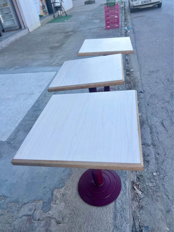 Tables et chaises — miniature 5