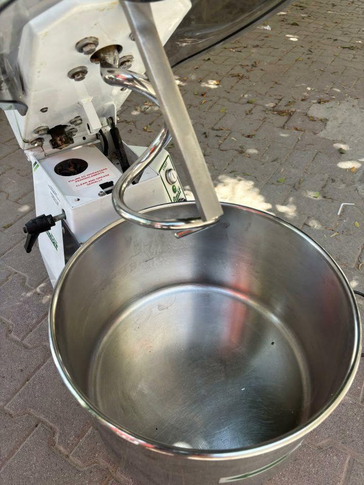 pétrin FIMAR 20 Litre importe Italie 🇮🇹🇮🇹 très bon état comme neuf — miniature 6