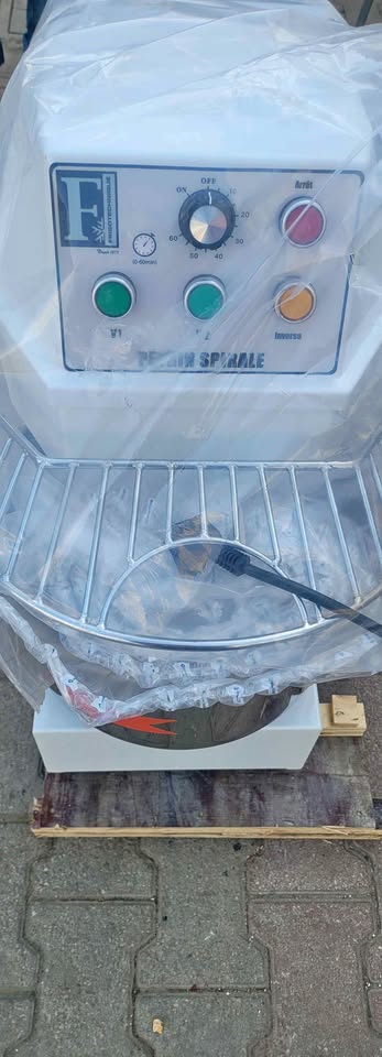 Petrin frigo technique neuf emballé 23 litres