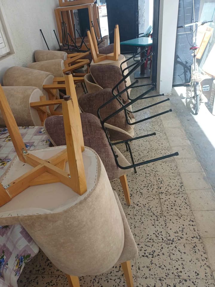 Mobilier complet pour café / restaurant — miniature 4