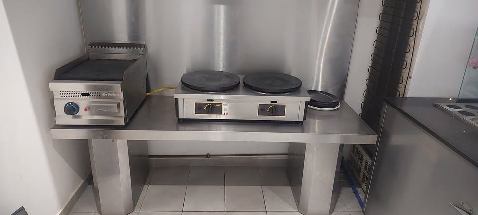 Meuble Snack en inox : Hotte + Table de travail — miniature 2