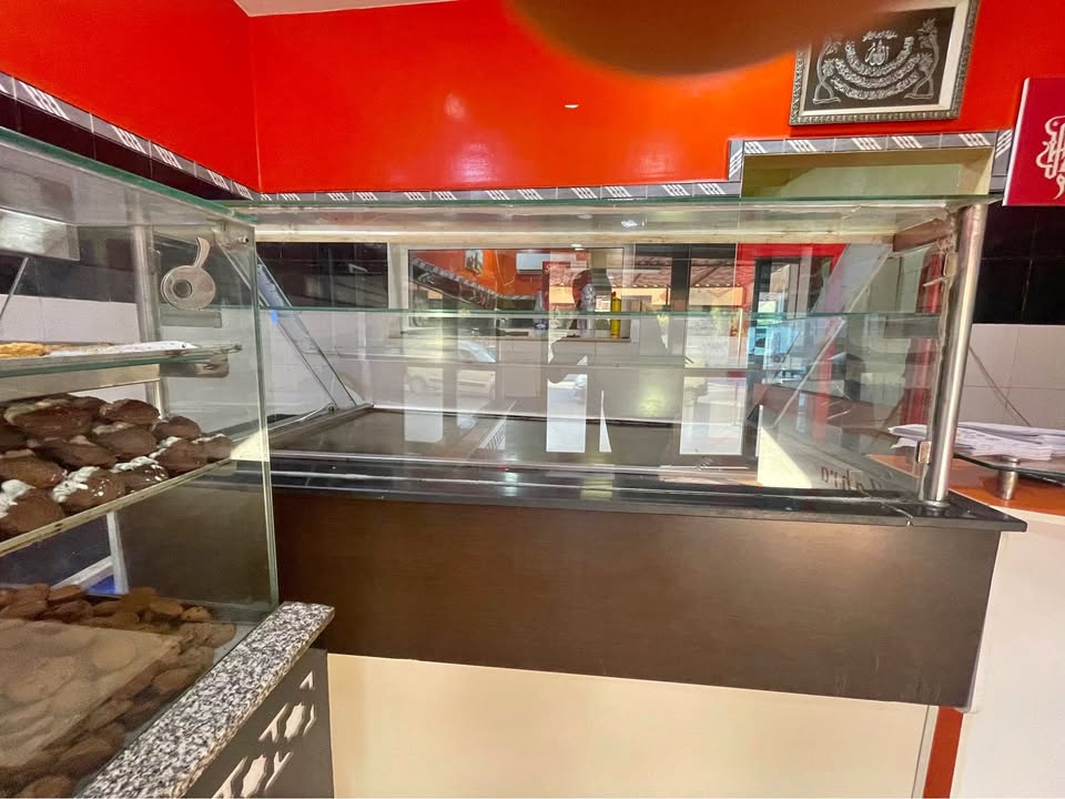 Vitrine chaud et vitrine sans moteur