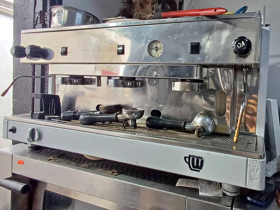 Café espresso professionnelle de marque Wega ou Conti