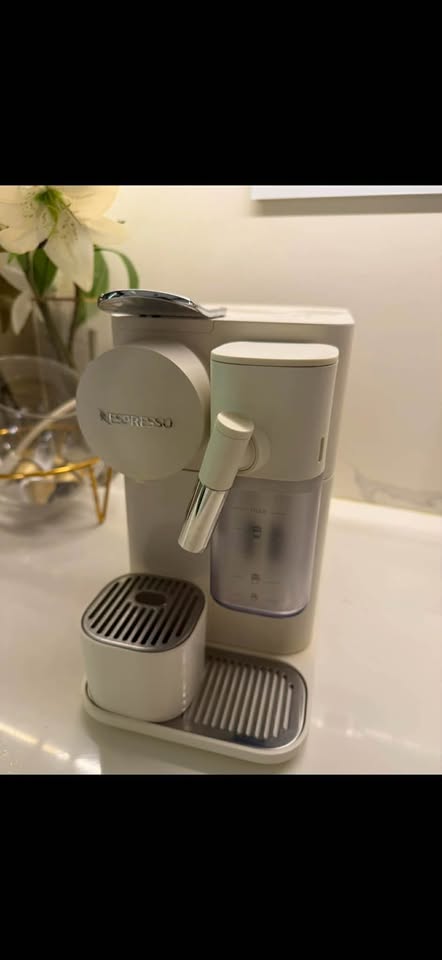 Machine à café Nespresso LATISSIMA ONE — miniature 2