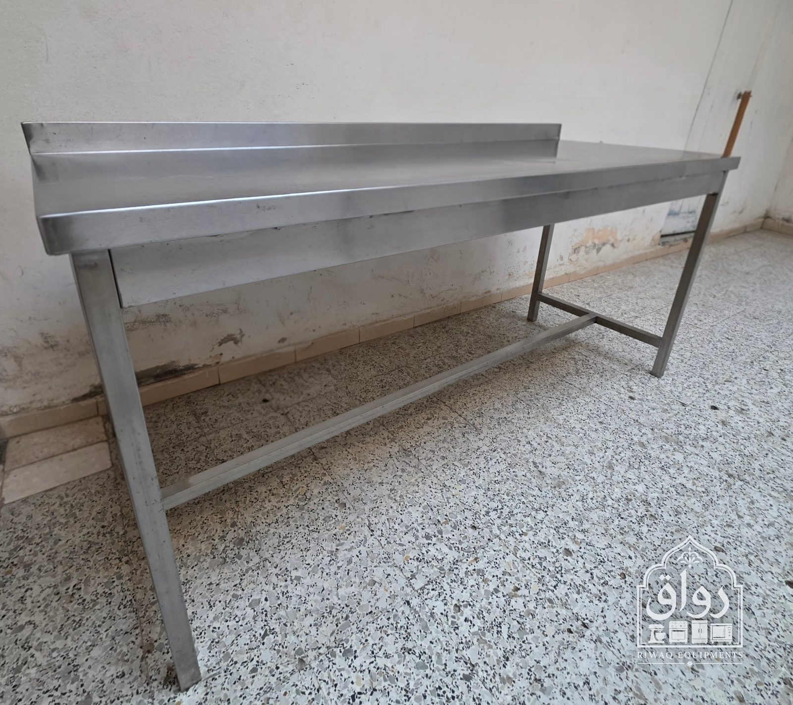 💥table de travail inox alimentaire 💥 💥2m/70cm💥 ✅️on bonne état ✅️ ☎️27881466☎️
