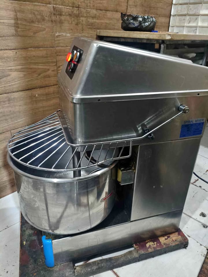 Pétrin spirale 34 l Neuf l inox